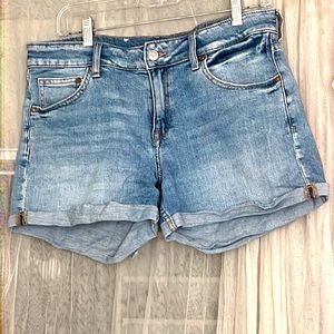 ⭐️ & Denim light blue relaxed Jean shorts 99% cotton 1% elastic women size 10